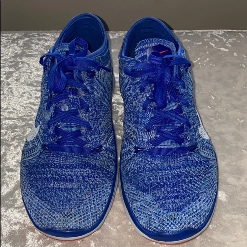 Nike women’s TR flyknit blue/white sneakers